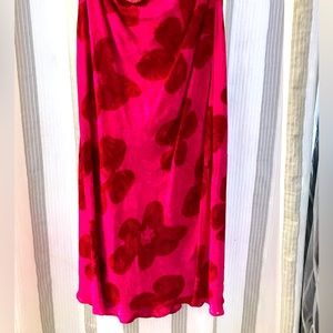 Skirt. Mid length. Bright print.